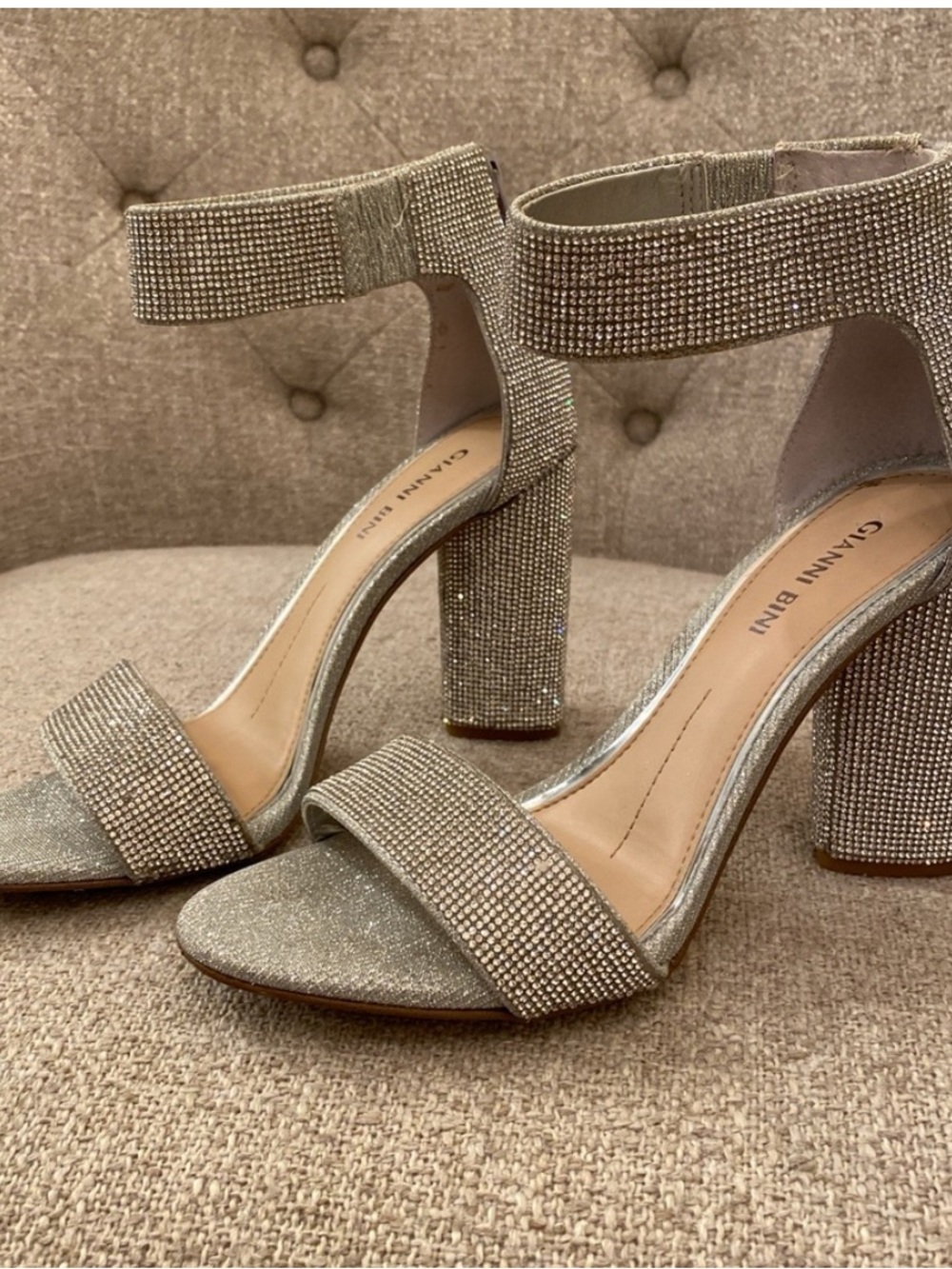 Gianni Bini Rhinestone Block Heel Sandals Silver Sparkle Size 7M Wedding - Picture 5 of 11